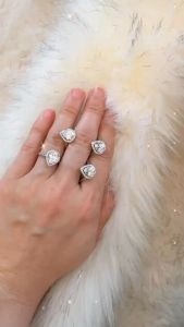 Cincin Aurora Mata Full Diamond - Cincin Mewah - Asli Perak 925 - Anti Karat  Berat = 2.56 Gram   1. Setiap pembelian perhiasan perak ditoko kami hanya di lengkapi dengan invoice dan pouch dan tidak dapat di buyback atau jual kembali   2. Perhiasan perak