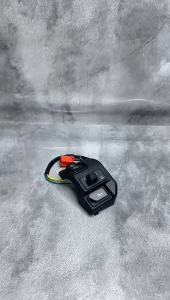 SAKLAR LAMPU KIRI JUPITER Z1 JUPITER Z ONE JUPITER Z1 INJEKSI SAKLAR LAMPU KIRI JUPITER Z1 / JUPITER Z ONE / JUPITER Z INJEKSI SAKLAR HOLDER LAMPU KIRI LH HANDLE SWITCH KIRI LH SAKLAR HAZARD ON OFF LAMPU DEPAN JAUH DEKAT ORIGINAL MOSCOW PNP KABEL SOKET