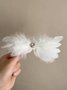 Fluffy feather shark clip and elegant ostrich feather hair clip - white