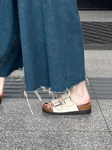 Casual Thick Bottom Sandals: A Stylish & Comfortable Summer Shoe Choice