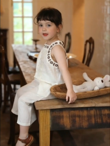 Uniqkids Korean Trend Kids Clothing Set Casual Coordinates Flower Embroidery Sleeveless Top and Capri Pants Suit for Kids Girl