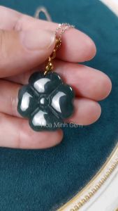 Mặt dây chuyền mề đay đá cẩm thạch lam ngọc chạm khắc cỏ 4 lá may mắn bình an không kén mệnh C0171 | Hoa Minh Gem