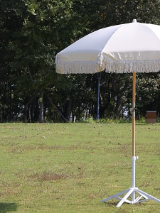 『😀Ship in 24hrs🤟❤️』Portable 6ft Fringe Patio Umbrella，Folding Beach Umbrella ，Payung Lipat Canopy Outdoor Umbrella ，Payung Besar Garden Umbrellawith UV50+ Sun Protection Tilt Function Wooden Pole 8 Ribs Ideal for Beach Garden & Poolside 沙滩伞