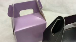 🍒แบบใหม่🍒 กล่องของขวัญ ของชำร่วย ใส่ลูกอม แบบหูจับ ขนาด 5*5*7 ซม.