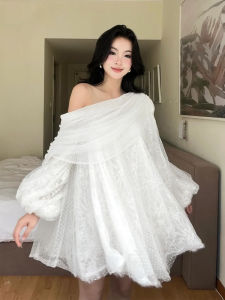 Elegant Lace and Embroidered Princess Dress Lantern Sleeves