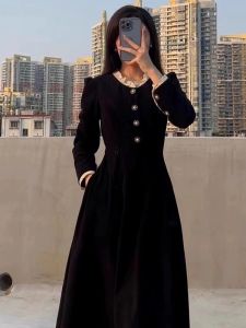 ชุดเดรสยาวสีดำสไตล์ฝรั่งเศส ทรงเอ แขนยาว คอตั้ง กระดุม ทรงเข้ารูป ผ้าคอร์ดูรอย ชุดทำงาน ชุดทำงาน ชุดทำงาน