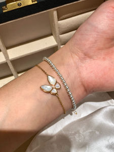 สร้อยข้อมือผีเสื้อสีทองน้ำเงินธรรมชาติสำหรับผู้หญิง เครื่องประดับระดับไฮเอนด์หรูหรา เครื่องประดับแฟชั่น จี้สีทอง