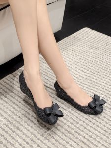 รองเท้าแตะพื้นหนาสำหรับผู้หญิง ฤดูร้อนปี 2025 รองเท้าแตะแบบสวมสบายระบายอากาศได้ดี กันลื่น ใส่กลางแจ้ง รองเท้าบู๊ตแบบมีหัวรองเท้าพื้นยางแบบมีส้น