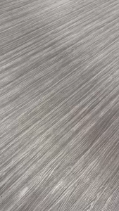 เสื่อน้ำมันรุ่นหนาพิเศษ หนา 1มม. หน้ากว้าง 1.80 เมตร ยาว 4.5 เมตร ผิวเสี้ยนไม้ กระเบื้องยางม้วน