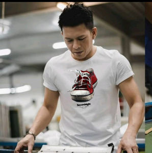 kaos greenlight pria dewasa bahan adem / kaos greenlight terbaru 2023 / kaos sky art pria dewasa bahan adem dingin / kaos greenlight ariel noah / kaos 3 second / kaos sky art / sky art