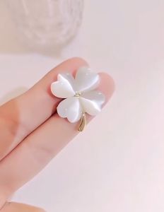 [mimiraco] Four-leaf Clover Imitation Opal Brooch Korean-Style Cute Four-Leaf Clover Brooch Small Opal Brooch Pin Hijab Pin Scarf 四叶草小胸针