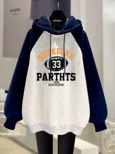 เสื้อสเวตเตอร์มีฮู้ดบุขนแกะทรงหลวมพิมพ์ลายแฟชั่นฤดูใบไม้ร่วง 2023 เสื้อผ้าทำงานสไตล์เกาหลีสำหรับผู้หญิง เสื้อคลุมกันหนาวแบบยาวปานกลาง