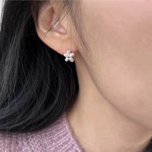 SRRMHYN Small Diamond Embedded Flower Earrings for Women 2024 New Fashionable Earring 925 Silver Needle Elegant Jewelry