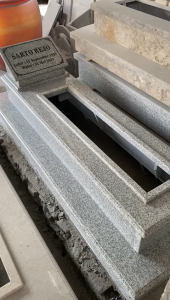 KIJING MAKAM GRANIT STARWHITE FRAME 2 TRAP