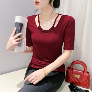 Yimei Áo Thun Cổ Chữ V khoét lỗ đính hạt móng tay đẹp cho nữ áo Áo co giãn đỏ cá tính ngắn tay Mới mùa hè 2025