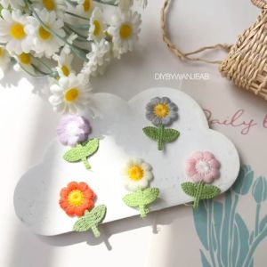 ดอกไม้ ปักไหมพรม สีอากาศ, สีดฮอล์, สีเปล่า และอื่นๆ เพิ่มโอกาสให้กับงานฝีมือ และ DIY ได้ รวมถึงกระเป๋าเสื้อผ้า, กิ๊ฟติดผม, เสื้อผ้า และรองเท้า