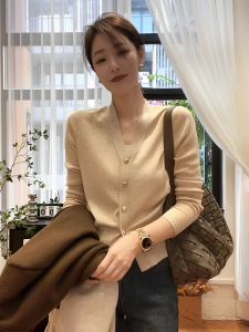 เสื้อสเวตเตอร์ถักคอวีแขนยาวทรงสลิมฟิตสำหรับผู้หญิง ฤดูใบไม้ร่วง 2025 เสื้อคาร์ดิแกนเปิดไหล่ทรงเข้ารูป ทรงพอดีตัว คอกลม ปกติ