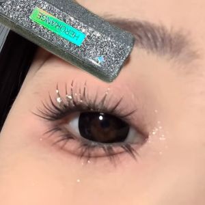 Glimmering Natural Looking Eyelash Mascara