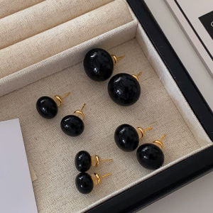 Flat Black Pearl Earrings Elegant Fashionable Design Lightweight Luxury French Style Pearl Studs for Women Geometric Shape