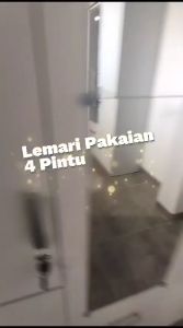 Lemari Pakaian 4 Pintu Putih Modern Minimalis 2 Cermin + 4 Laci Penyimpanan.