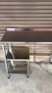 โต๊ะวางเตาสแตสเลส มีชั้น สามารถวางถังแก๊สใต้ชั้นได้ รุ่น DH-10045-TB