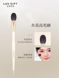 Love Beauty Animal Hair Highlighter Brush Eye Shadow Brush One Piece Cheek Color Brush Contouring Diffusion Brush B-26