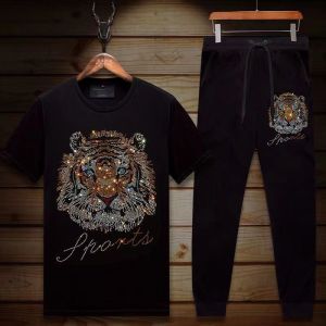 Naimo ชุดสูทผู้ชายหล่อเพชรร้อนผ้าไหมน้ำแข็งเสื้อยืดผู้ชายแขนสั้นอินเทรนด์กีฬาลำลองขนาดบวกฤดูร้อนสูทผู้ชาย