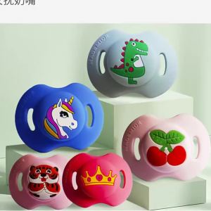 Penghantaran dari China [2025] Pacifier terlaris   Pacifier Bucktooth yang unik   Baby Shield Superman Spider Pacifier Silikon Gred Makanan 3.1