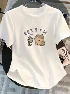 เสื้อยืดแขนสั้นทรงเข้ารูปสำหรับผู้หญิงในช่วงฤดูร้อน ดีไซน์ไม่สมมาตร เสื้อตัวบนขนาดเล็ก ทรงเข้ารูป แขนสั้น คอกลม