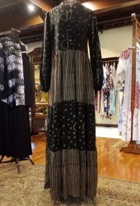 Kanaya Dress by Dian Pelangi LIMITED EDITION Busana Muslim Baju Maxi Gamis Abaya Kaftan Gaun Outfit Busui Casual Formal Pesta Pernikahan Kondangan Wanita Hijaber Cantik Anggun Modis Modern Mewah Model Korea Terbaru Motif Batik Abstrak Kekinian