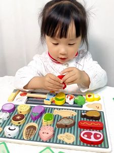 【Zdandan】ห้องครัวจําลอง ของเล่นไม้ เตาย่างบาร์บีคิว ไม้เสียบไม้ผลไม้ ปริศนาสามมิติ การศึกษาปฐมวัยเป็นเรื่องสนุก ของเล่นจำลอง