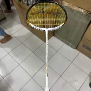 RAKET BADMINTON LINING TECTONIC 9 32 LBS