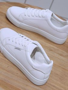 Casual Summer 2025 Womens Flat Bottom Sports Shoes Trendy Travel Sneakers Soft Bottom Leather Surface Versatile Student Shoes