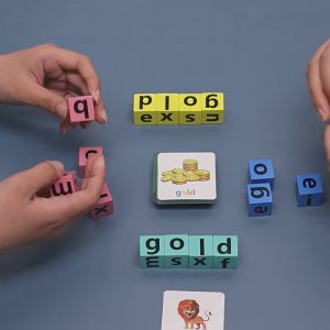 Montessori เกมสะกดคำสำหรับการโต้ตอบ เกมลูกเต๋าสะกดคำ บล็อกไม้ฝึกคำศัพท์ภาษาอังกฤษ ของเล่นเสริมทักษะ