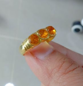 แหวนทองเหลืองหัวพลอย 3 เม็ดสีเหลือง