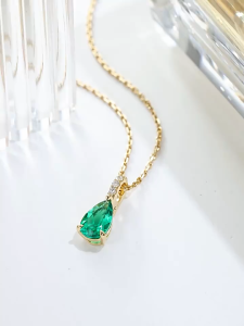 Queensun Custom neck 18K gold vintage emerald pendant small water droplet gold lab grown diamond universal buckle vintage necklace18k金复古祖母绿吊坠项链 collarbone chain womens necklace