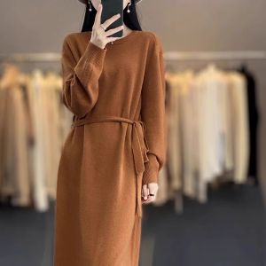 เต้าเสียบระดับไฮเอนด์ความยาวปานกลาง ขนสัตว์ ถัก เดรส ผู้หญิง หลวม ฐานแคชเมียร์ยาวถึงเข่า เสื้อสเวตเตอร์ เดรส ยาว แขนเสื้อ คอกลม กระโปรงทรงเอ
