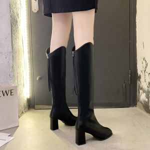 รองเท้าบูทส้นสูงสีขาว ฤดูใบไม้ร่วง/ฤดูหนาว รองเท้าบูทส้นสูงแบบสวมสำหรับผู้หญิง รองเท้าบูทส้นสูงทรงหัวเหลี่ยม วัสดุ PU วัสดุด้านใน