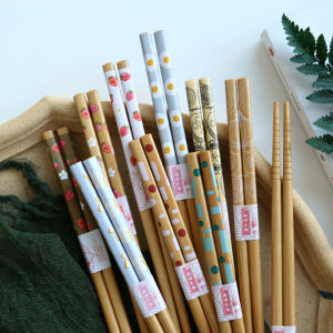 Eight Pairs Family Pack Mildew-Proof Natural Bamboo Chopsticks Japanese Pointed Sushi Non Slip Healthy Meal Gift Box Chopsticks