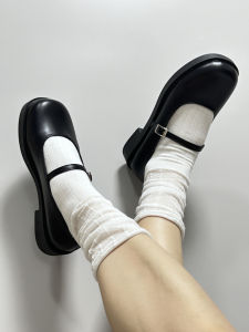 Black Low Heel Mary Janes: A Stylish Way to Extend Your Foot