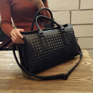 2022 New Retro Woven Womens Bag Boston Pillow Large Capacity Handheld Crossbody Single Shoulder Bag Big Bag