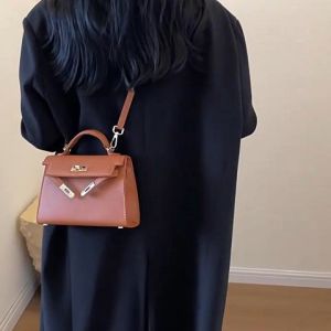 Tsion พร้อมส่งจากไทย กระเป๋าเเฟชั่นเกาหลี สายปรับระดับได้ เอาอยู่ทุกลุคทุกสไตล์ จุของได้กําลงดี คอลเลคชั่นดีๆเเบบนี้ควรมีติดตู้ไว้น้า ก่อนสินค้าหมด