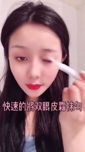 Double Eyelid Cream in Two Shades for Natural-Looking Crease