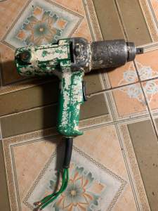 siết bulong hitachi 100v-360w đầu 1/2