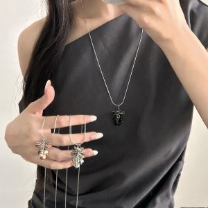 Retro Natural Stone Grape Cluster Pendant Necklace Womens Sweater Chain Lightweight Luxury Accessory New 2025 Korean Style
