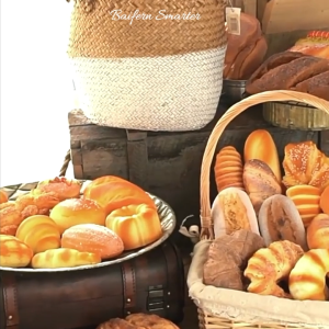 ขนมปังปลอม งานพรีเมี่ยม ขนมปังฝรั่งเศส ไซส์ ใหญ่ สัมผัสนิ่ม บางแบบมีกลิ่นหอมคล้ายขนมเลย เหมาะตกแต่งร้าน พร็อพถ่ายรูป