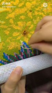 Tranh thêu chữ thập Gia đình hổ thêu kín (về tự thêu) E241