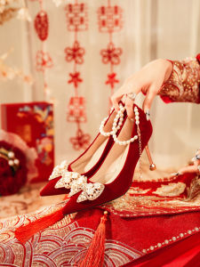 รองเท้าแต่งงานส้นสูงสีแดงสำหรับผู้หญิง ฤดูใบไม้ผลิและฤดูร้อน รองเท้าแต่งงานแบบสวมได้สองทาง ไม่ทำให้เท้าเจ็บ รองเท้าแต่งงานส้นบางสำหรับผู้หญิง