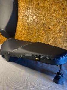 sarung jok/kulit jok motor jahit tengah Vario 150 Beat fi DLL bahan kulit jeruk+Logo