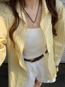 เสื้อเชิ้ตแขนยาวลายทางสีเหลืองฤดูใบไม้ร่วง ทรงหลวม ป้องกันแสงแดด สำหรับผู้หญิง ทรง POLO คอปก ทรงหลวม ทรงหลวม